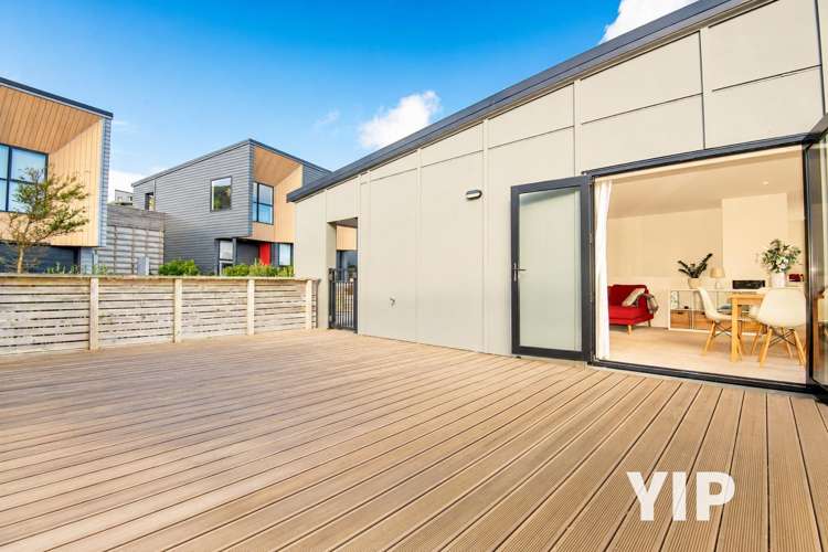28 Red Beech Avenue Woodridge_4