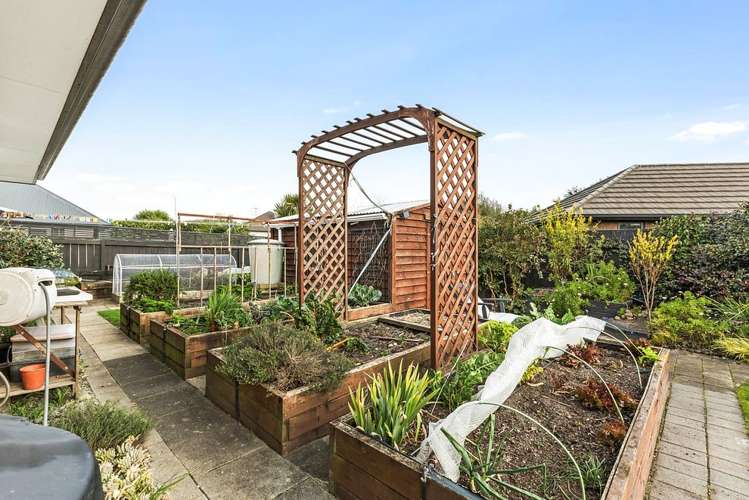 82 Huntington Drive Huntington_16