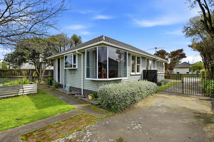 15 Avro Crescent Hornby_10