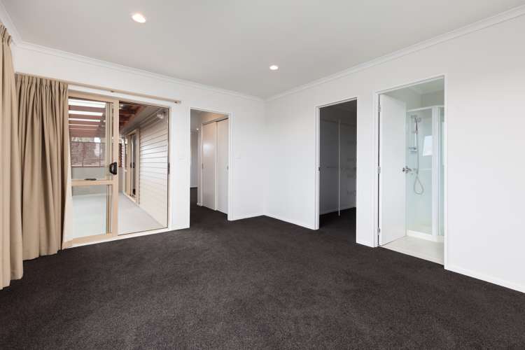 82 Rivervale Grove Stanmore Bay_18