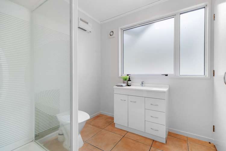 8 Arawata Terrace Fernhill/Sunshine Bay_19