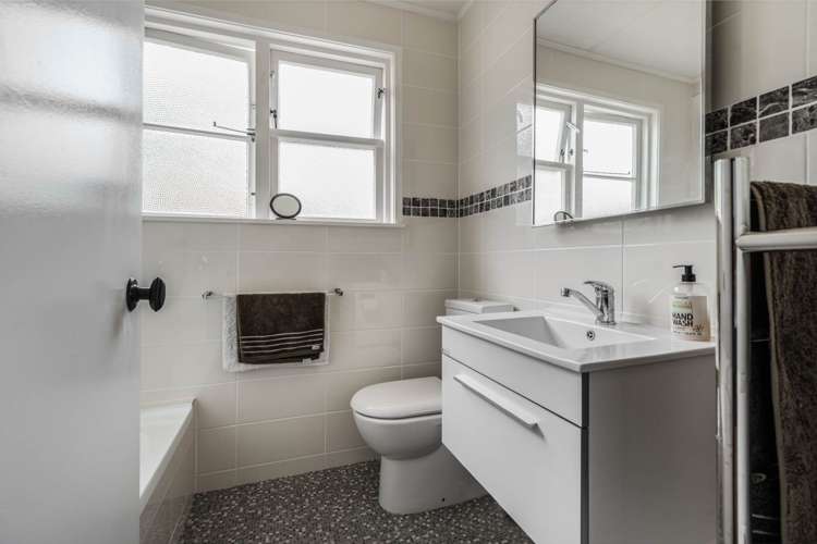 33 Philomel Crescent Bayswater_5