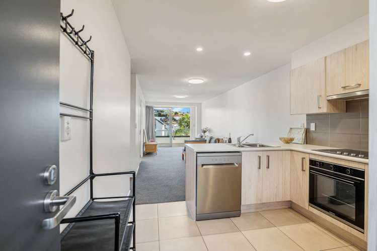 109/17 Link Crescent Stanmore Bay_19