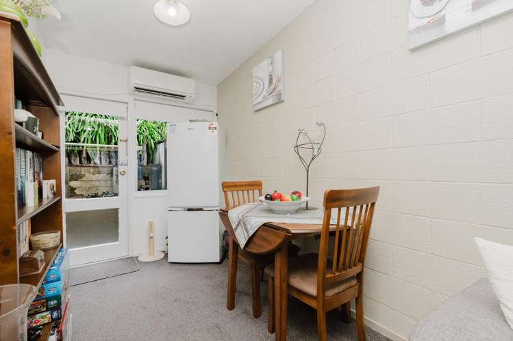 2/100 River Road Hamilton East_10