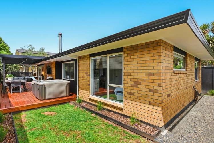 2/15 Kotare Street Hilltop_15