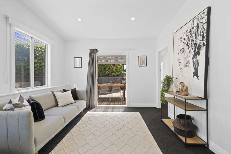 203 Sutherland Road Lyall Bay_5