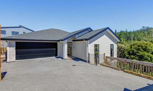 Stunning Near New Build 4 Bed Private Home