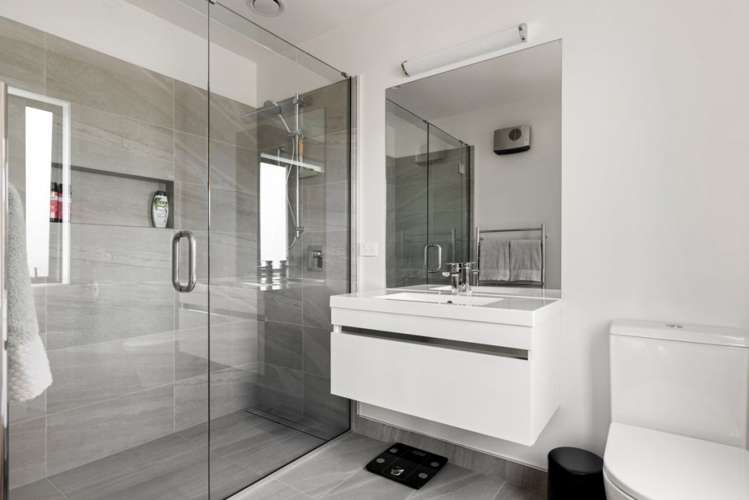 23 Hill Tops Way Stoke_17