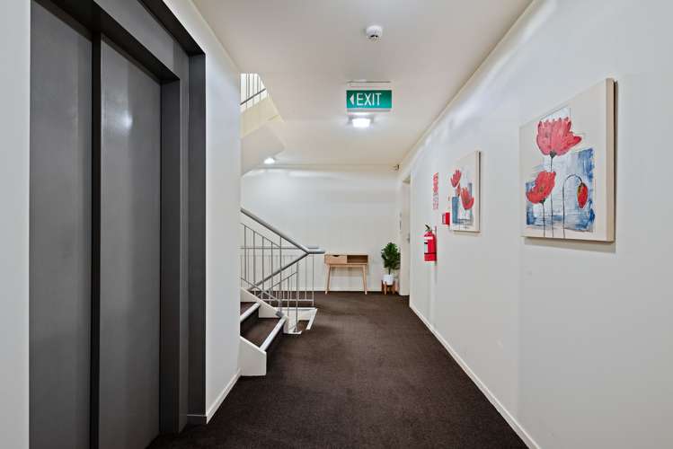 2a/12 Seaway Road Clarks Beach_16