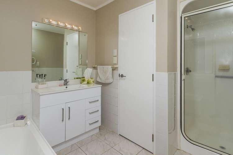 2/2 Korotaha Terrace Rothesay Bay_17