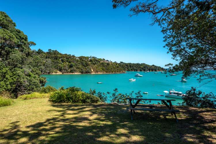 6 Esslin Road Surfdale_12