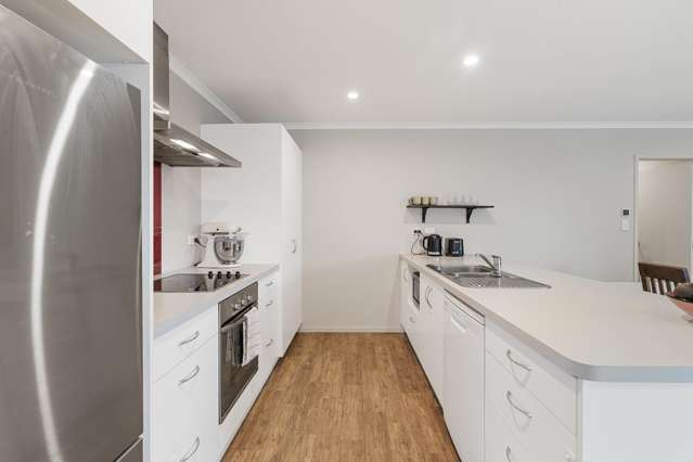 6 Atkins Way Ohauiti_3