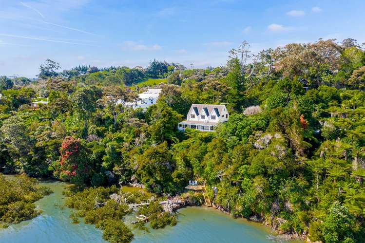 47 Chatham Avenue Paremoremo_1