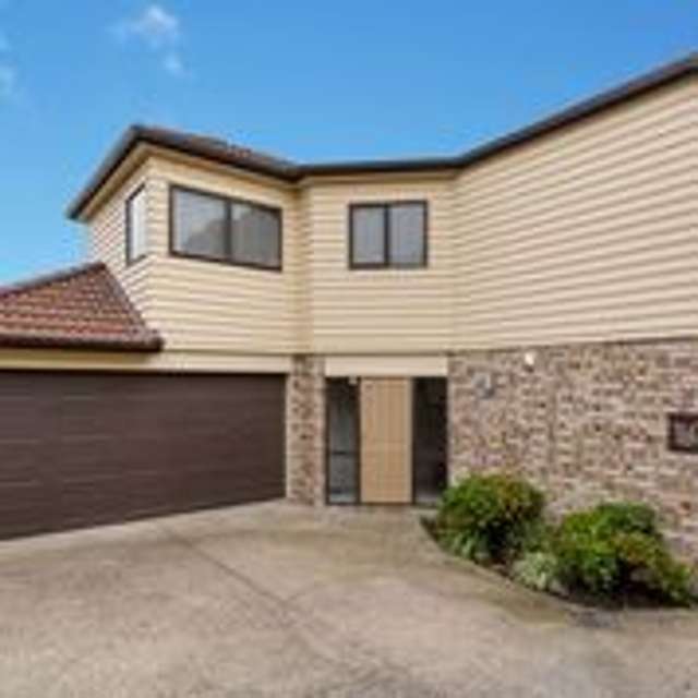 61a Bradbury Road Botany Downs_1