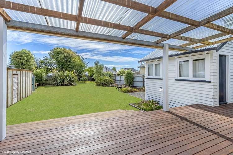 215 Breezes Road Aranui_1