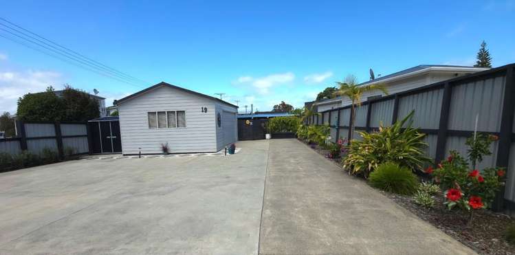 19 West Crescent Te Puru_24