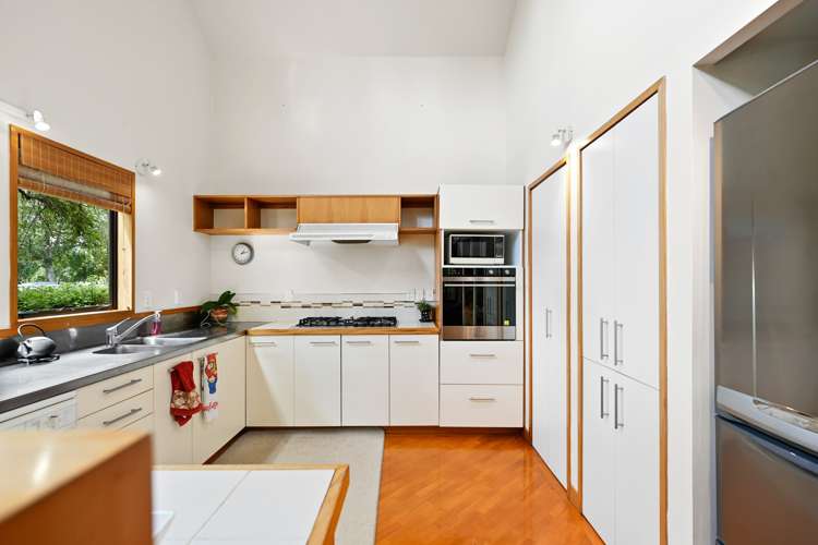 243 Dey Street Hamilton East_5