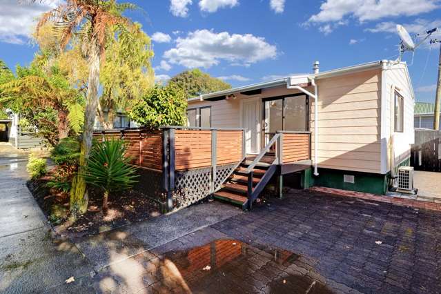 2/180 Henderson Valley Road Henderson_3