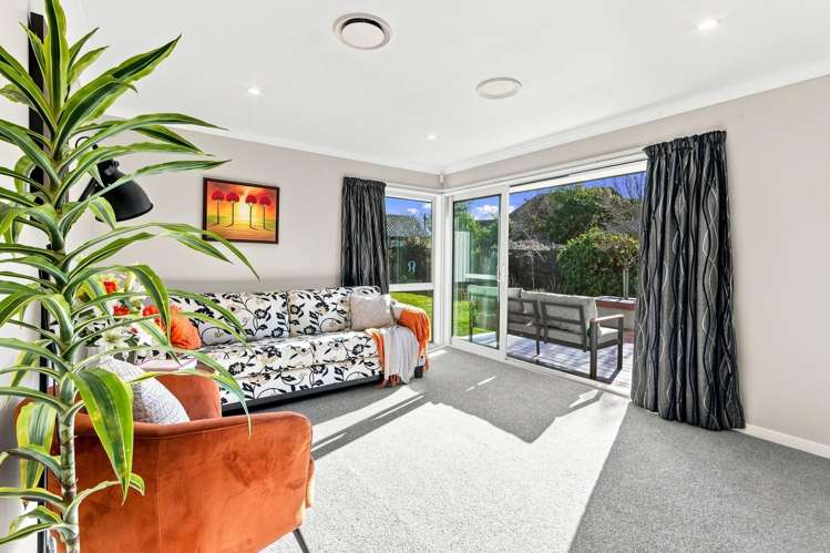 11 Glastonbury Drive Burwood_13