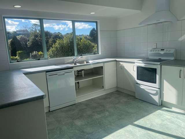 2/7 Marbeth Court Botany Downs_3