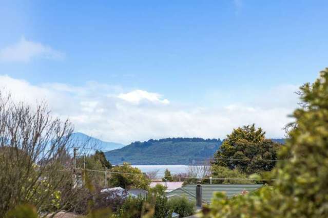 2/32 Hinekura Avenue Taupo_1