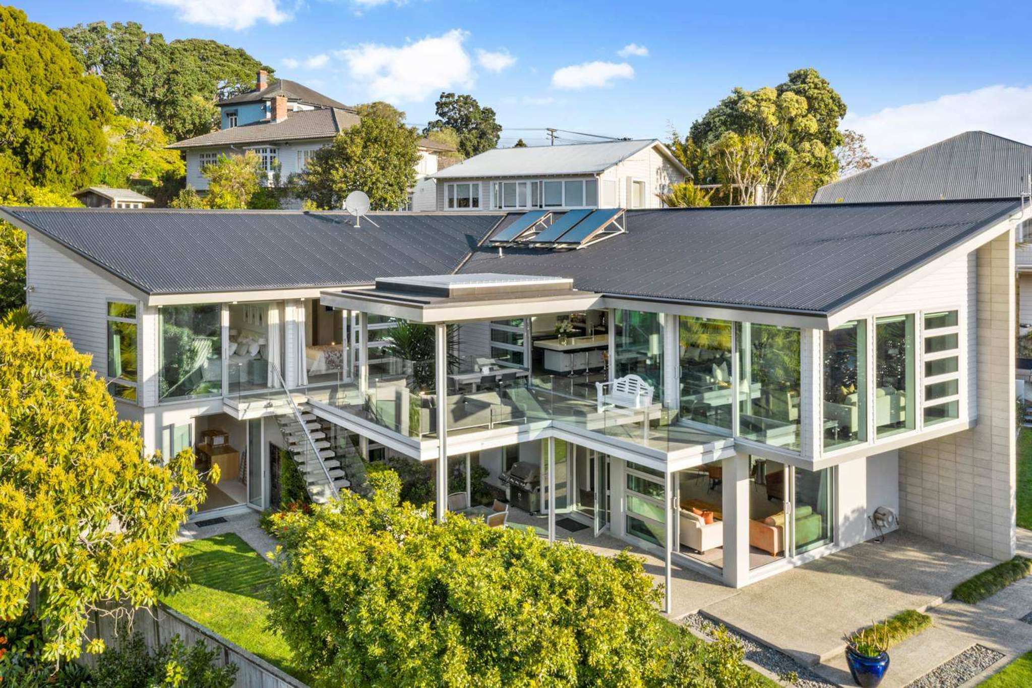 Mt Eden home tops $6m at auction as agents sound alarm on listings