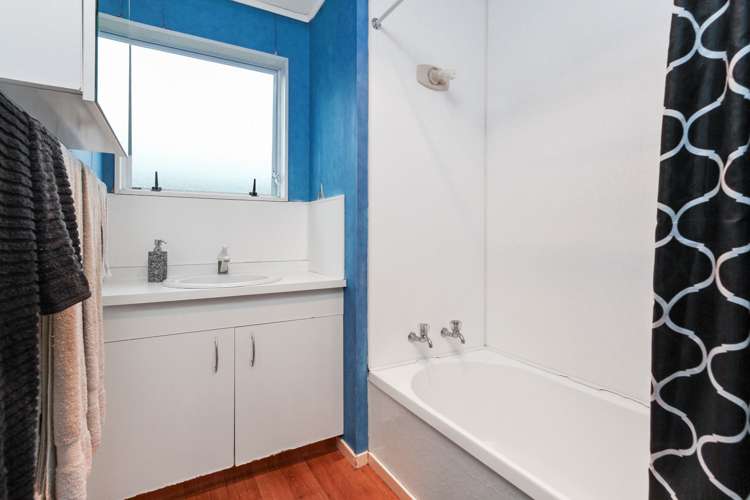 2/33 Pisces Road Glen Eden_12