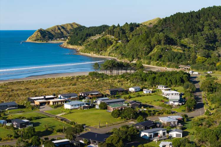 2 Torea Way Mahia_10