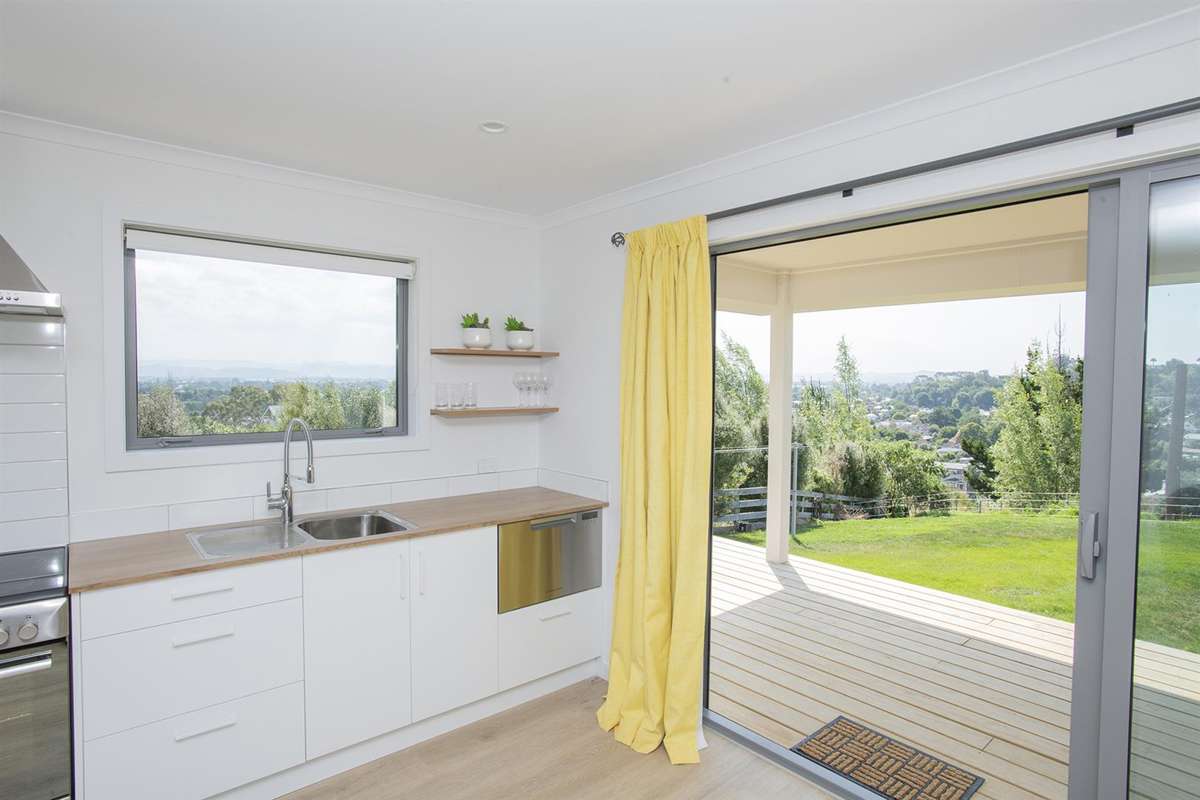 Furnished Apartment - Great and Quiet Location 4