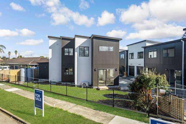 It's Steal ! 3 Bedrooms. 2.5 Bathroom, 1 Garage