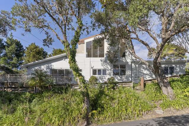 Coastal living with stunning views in Mahurangi West
