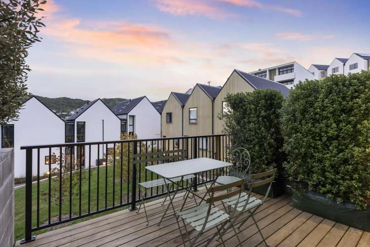 12 Jean Caldwell Way Island Bay_17