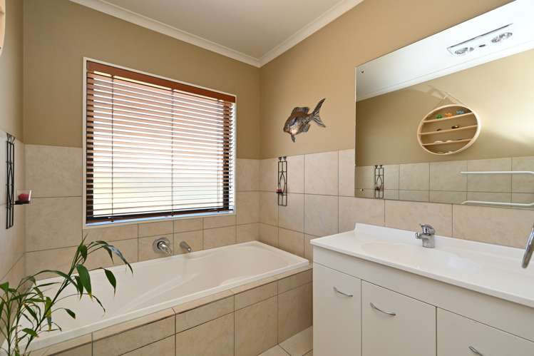 28 Merlot Drive Greenmeadows_14