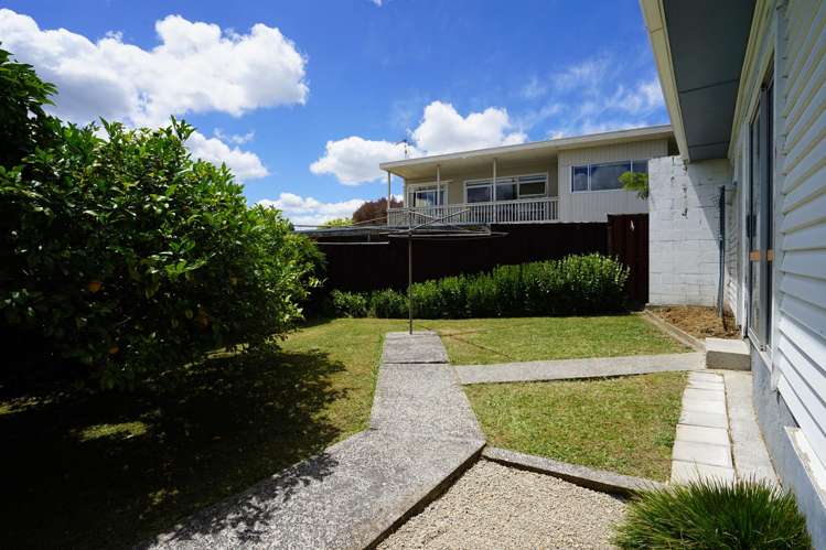 32 Resthill Crescent Glenview_19