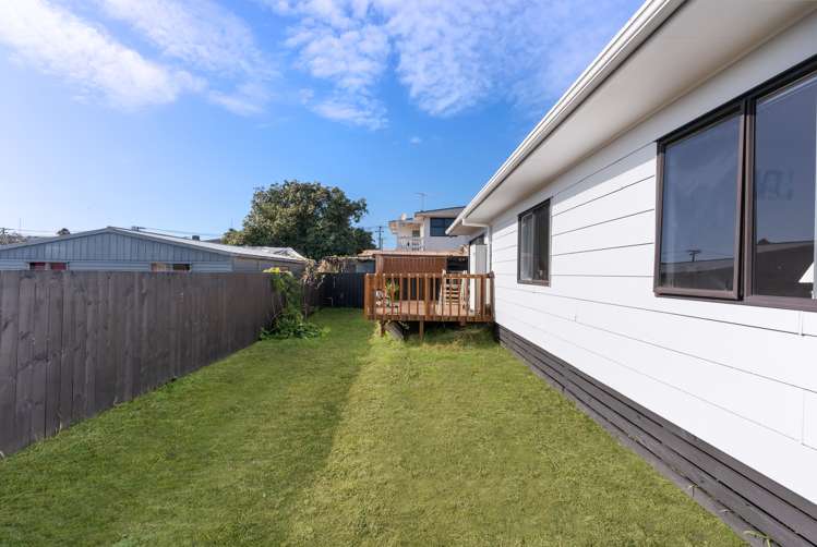 2/4 Daniel Avenue Mangere East_16