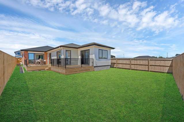 Stylish Coastal Living with Space & Flexibility