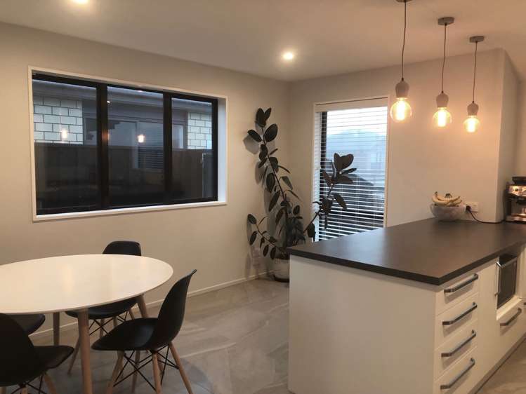 82 Sunline Avenue Lincoln_5