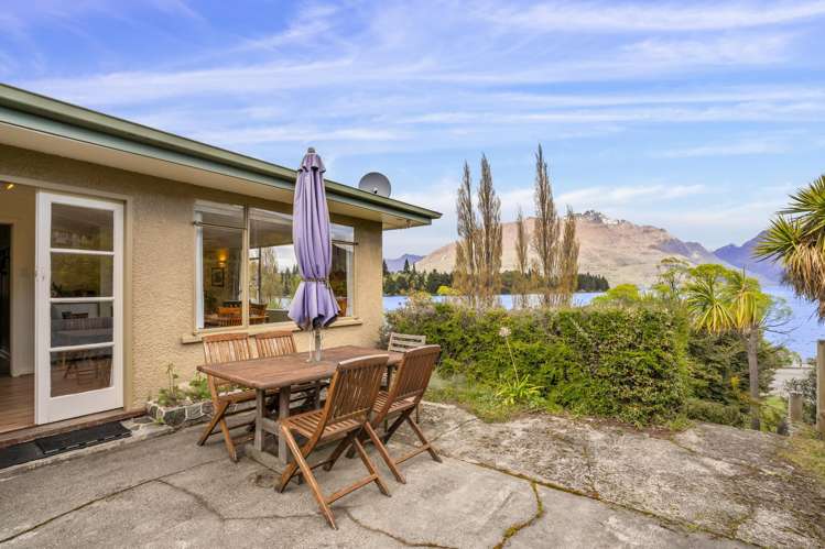 1 Suburb Street Queenstown_17