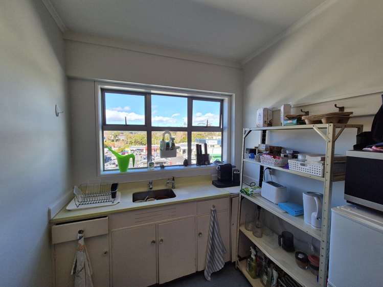 Level 1/208 West Coast Road Glen Eden_8