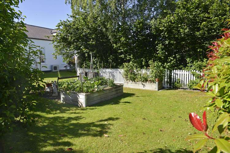 47 Holloway Street Carterton_17