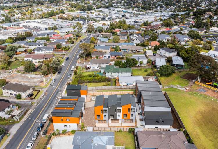 2/200 Sunnynook Road Totara Vale_11