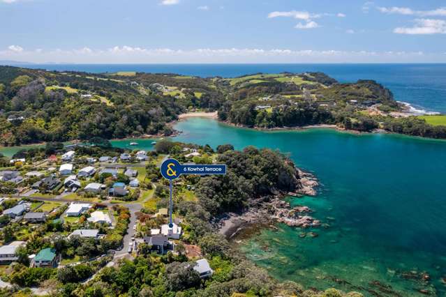 Serene Seaside Living in Leigh!