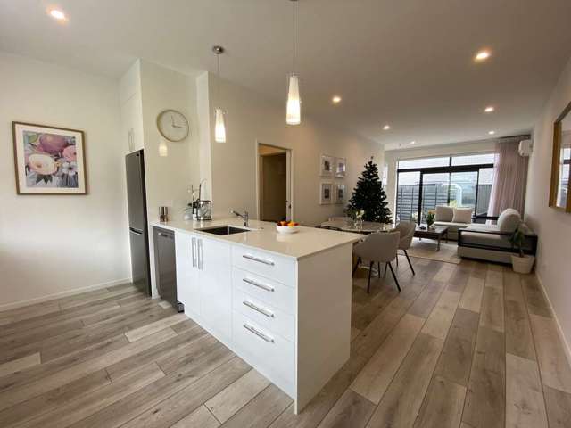 Immaculate Townhouse in the Heart of Karaka