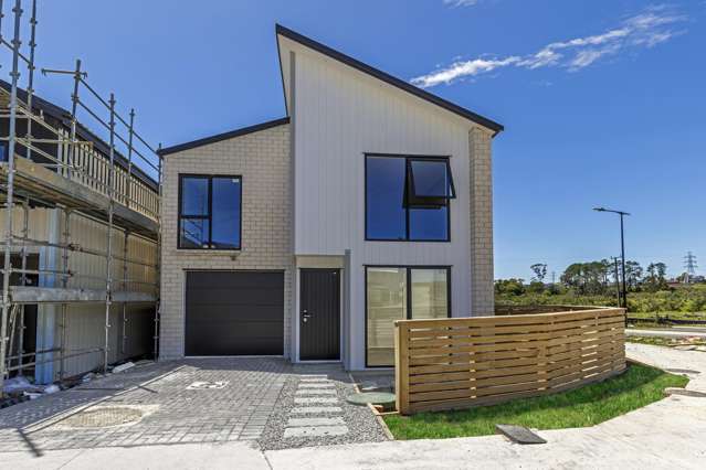 Sunny Corner Site - Fab Family Home