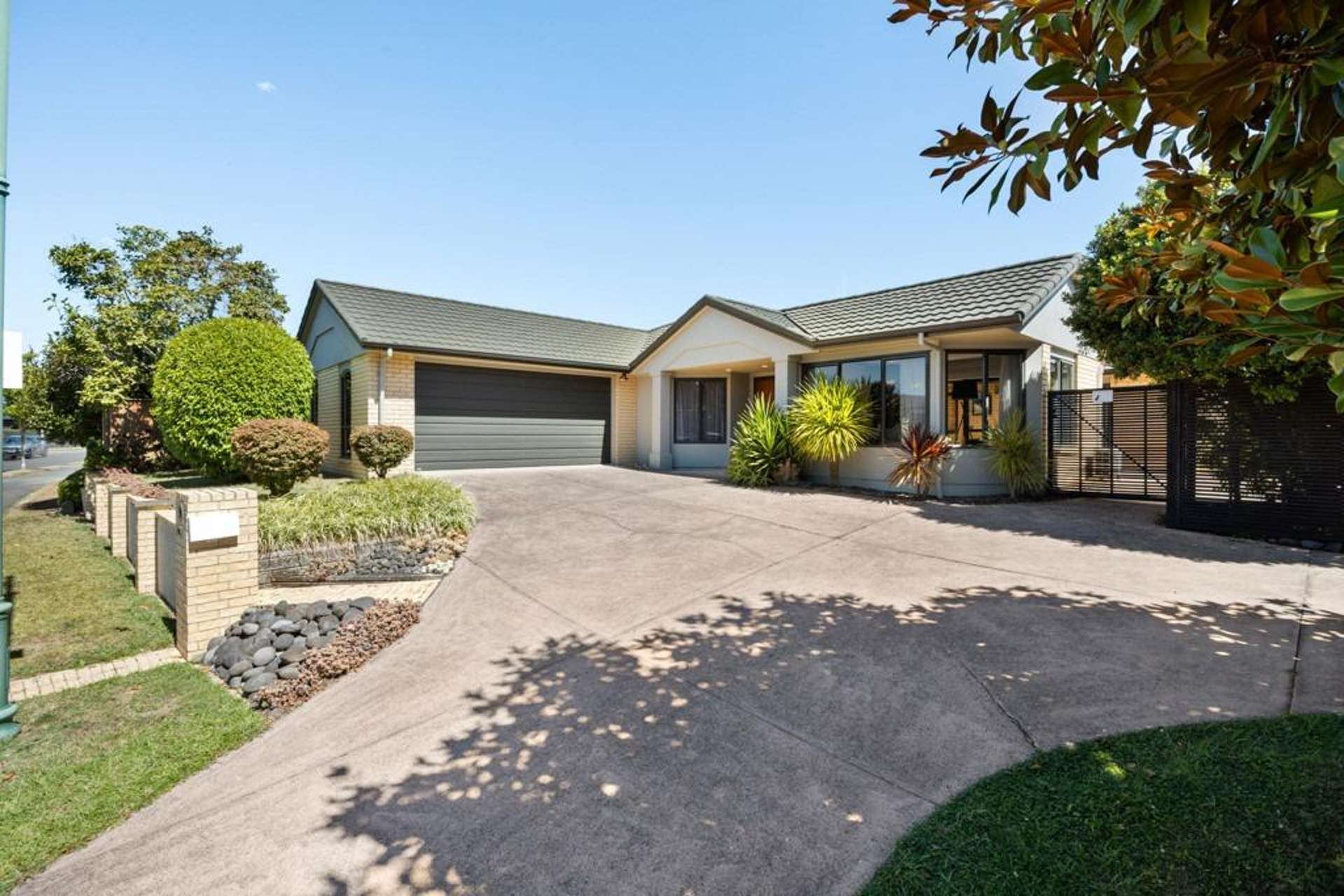 76 Huntington Drive 2750_0