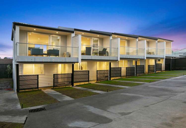 8/70a Barrack Road Mount Wellington_10