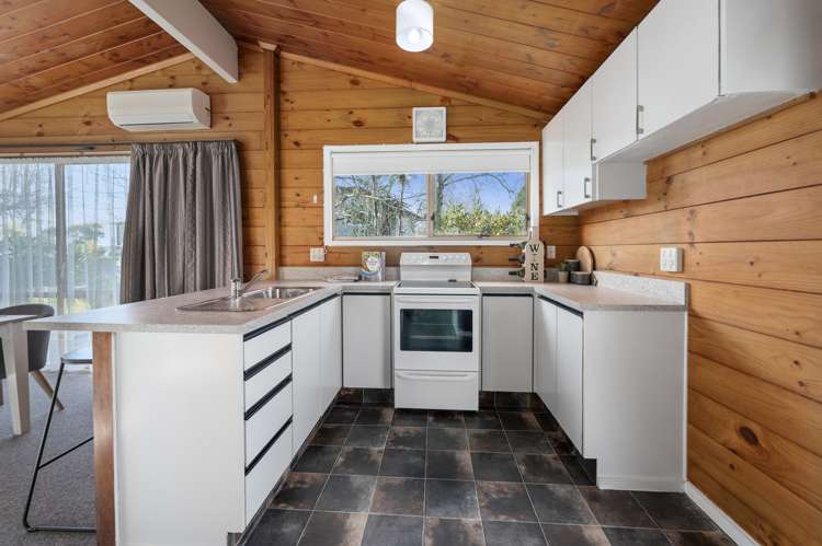 2 Cooper Avenue Holdens Bay_8