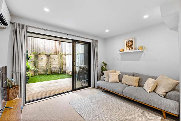 15/18 Hewlett Road Massey_2