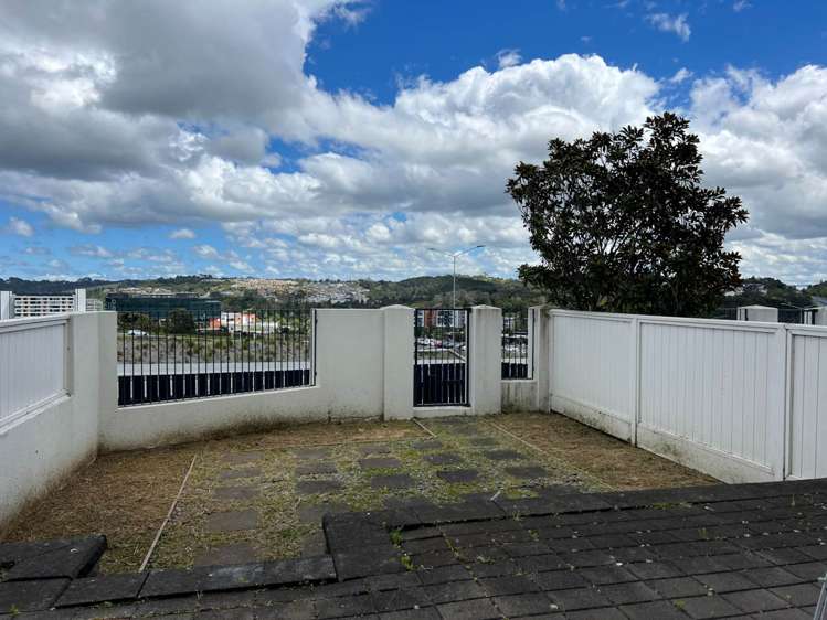 E5/60 Masons Road Oteha_12