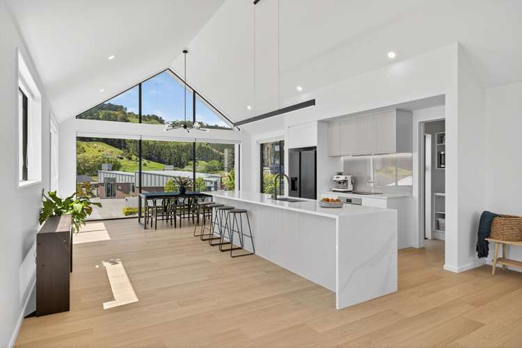 6 Round Hill Rise Cracroft_1